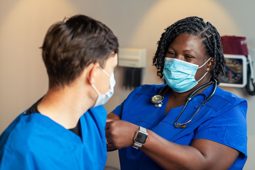 Experienced charge nurse mentoring a newer nurse on the unit