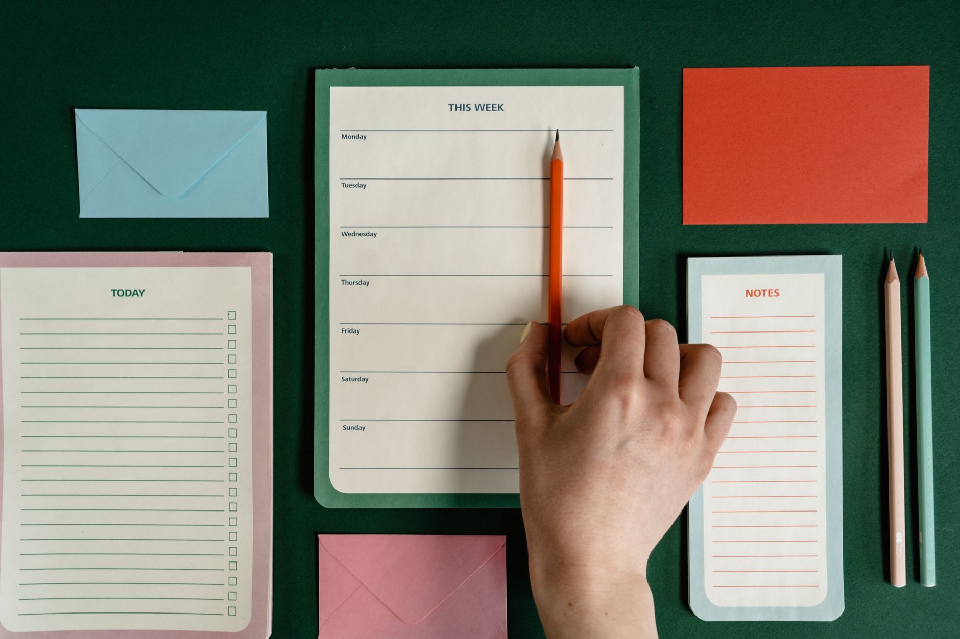 A one-week spaced study calendar with daily 30-to-60-minute study blocks marked